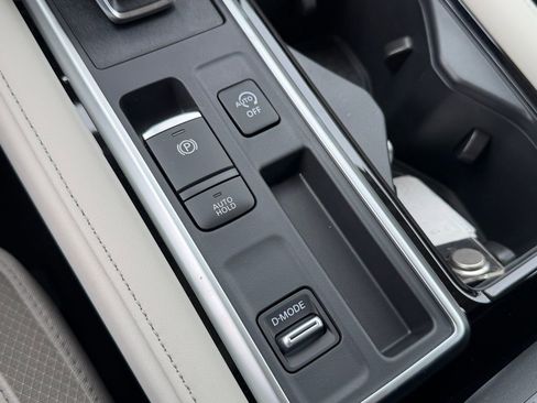 New 2026 Nissan Pathfinder SL FWD image 15