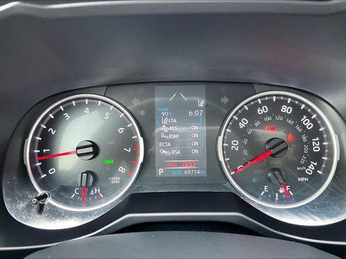 Used 2020 Toyota RAV4 XLE FWD image 25