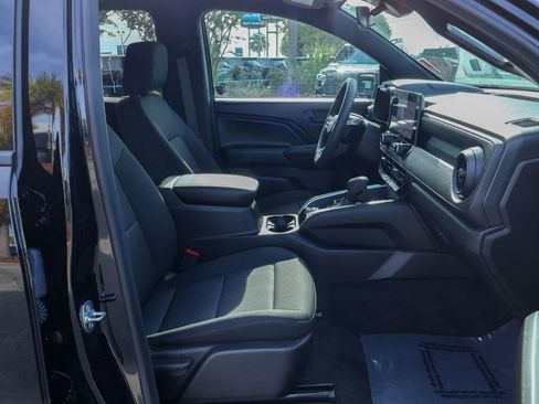 Used 2025 Chevrolet Colorado W/T image 9
