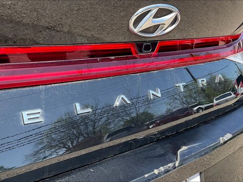 Used 2021 Hyundai Elantra Limited FWD image 31