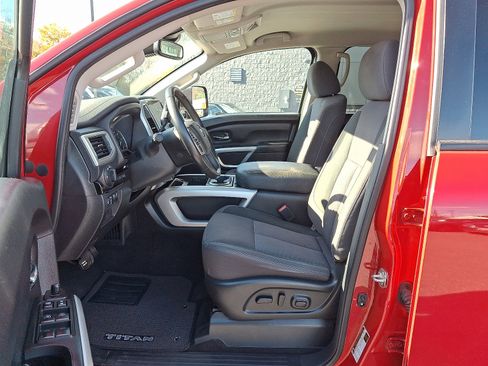 Used 2020 Nissan Titan SV w/ SV Convenience Package image 16