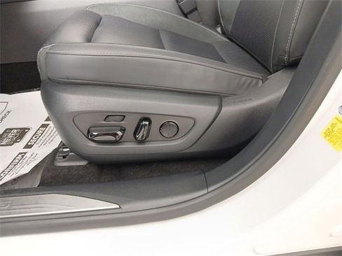 Used 2025 Lexus RX 450h AWD w/ Luxury Package image 17