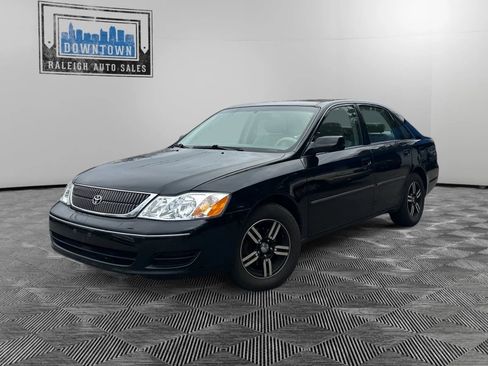 Used 2001 Toyota Avalon XLS image 2