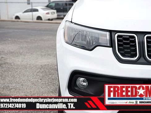 New 2025 Jeep Compass Latitude image 43