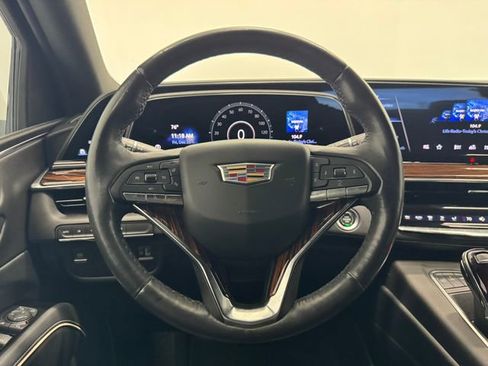 Used 2022 Cadillac Escalade Premium Luxury image 23