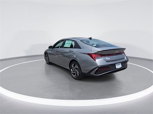 New 2025 Hyundai Elantra SEL image 7