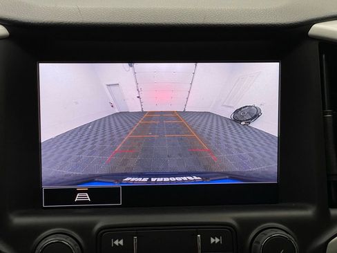 Used 2023 GMC Terrain SLE w/ Driver Convenience Package image 4