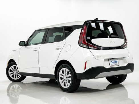 Used 2023 Kia Soul LX image 27