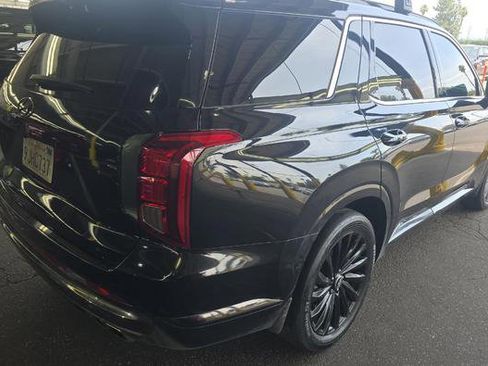 Used 2024 Hyundai Palisade Calligraphy image 3