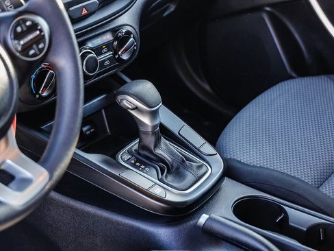 Used 2025 Kia Soul LX w/ LX Technology Package FWD image 23