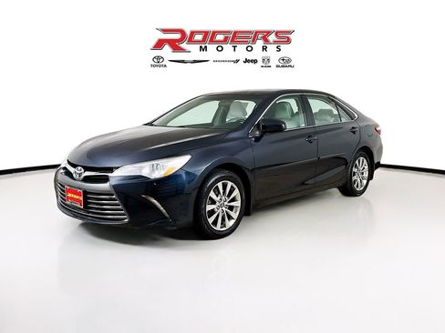 Used 2015 Toyota Camry XLE image 3