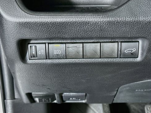 Used 2022 Toyota RAV4 XLE Premium FWD image 17