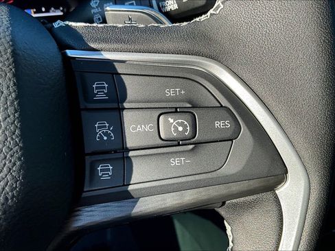 New 2025 Jeep Grand Cherokee Altitude image 22