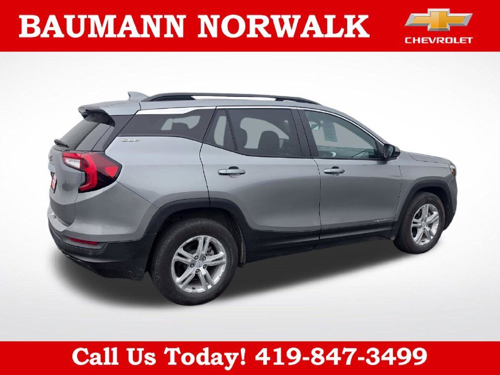 Used 2024 GMC Terrain SLE w/ Driver Convenience Package FWD image 8