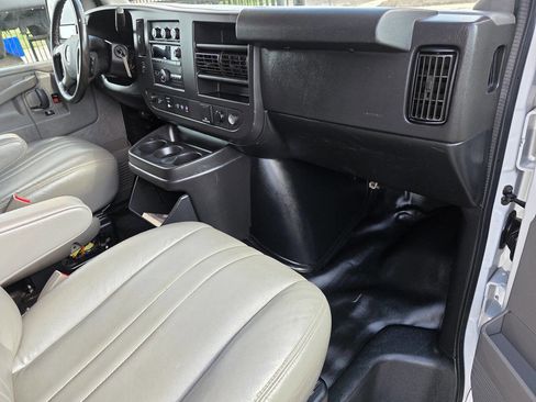 Used 2019 GMC Savana 3500 Extended w/ Driver Convenience Package image 17