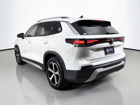 Certified 2026 Volkswagen Tiguan SE FWD image 7