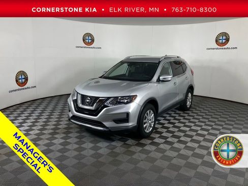 Used 2019 Nissan Rogue SV image 1