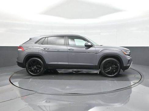 Used 2022 Volkswagen Atlas Cross Sport SE AWD/4WD image 8