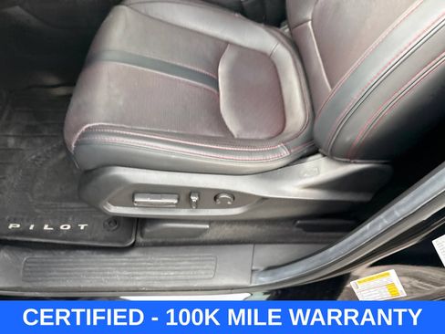 Certified 2025 Honda Pilot Black Edition image 17