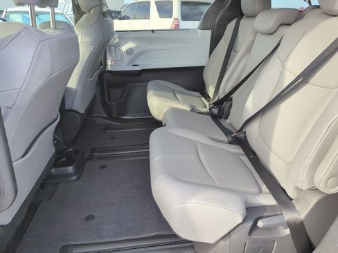 Used 2026 Toyota Sienna XLE image 22