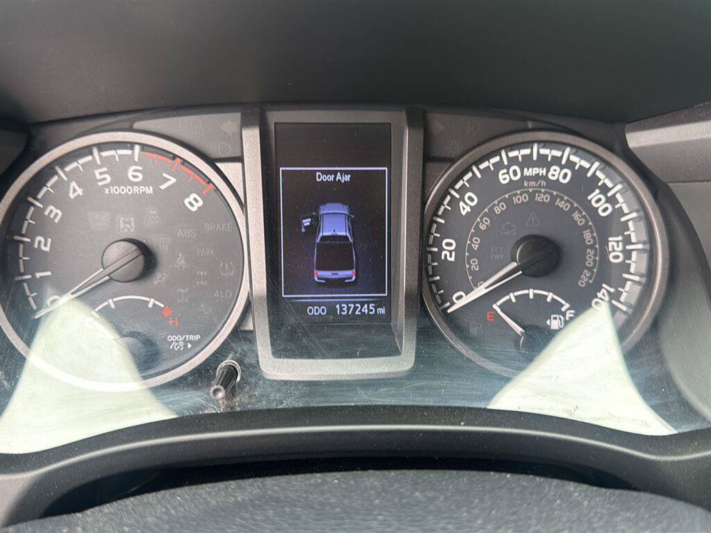 Used 2019 Toyota Tacoma TRD Off-Road AWD/4WD image 6