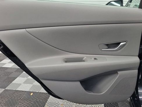 Used 2025 Hyundai Elantra SE FWD image 17