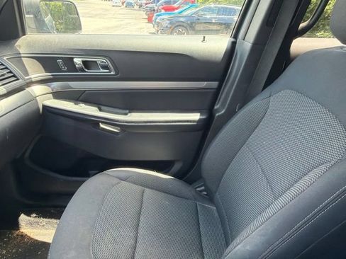 Used 2019 Ford Explorer XLT FWD image 14