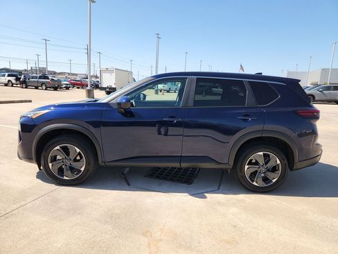 Used 2025 Nissan Rogue SV image 8