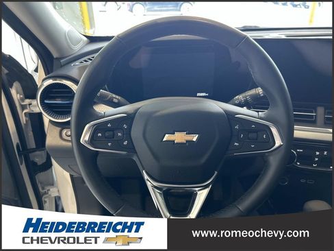 Used 2024 Chevrolet Trax LT w/ Driver Confidence Package FWD image 18