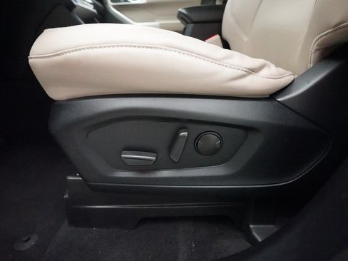 Used 2022 Ford Explorer XLT AWD/4WD image 29