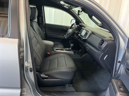 Used 2023 Toyota Tacoma TRD Off-Road image 19