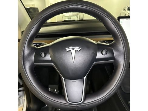 Used 2023 Tesla Model Y Long Range AWD/4WD image 23