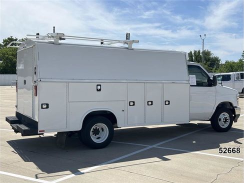 Used 2023 Ford E-450 and Econoline 450 Super Duty w/ Power Windows & Locks Group RWD image 2
