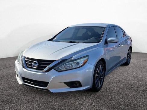 Used 2017 Nissan Altima 2.5 SV FWD image 1