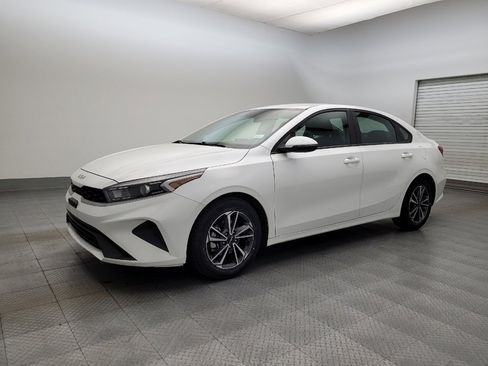 Used 2022 Kia Forte LXS w/ LXS Technology Package image 2