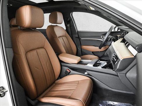 Certified 2024 Audi Q8 e-tron Premium Plus image 22