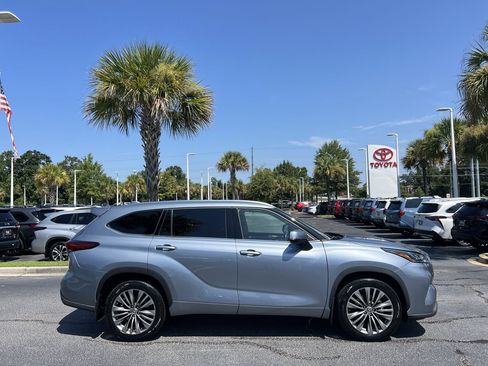 Used 2020 Toyota Highlander Platinum AWD/4WD image 11