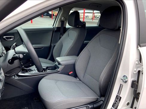 Used 2025 Kia K4 FWD image 8