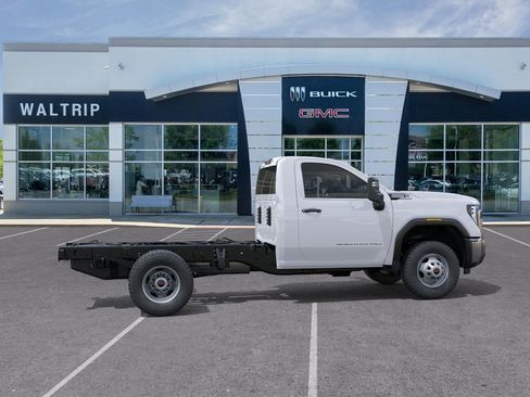 New 2025 GMC Sierra 3500 Pro w/ Convenience Package AWD/4WD image 7