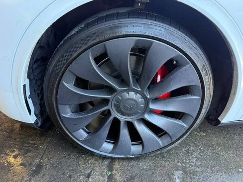 Used 2022 Tesla Model Y Performance AWD/4WD image 17