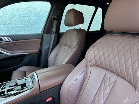 Used 2024 BMW X5 xDrive40i w/ M Sport Package AWD/4WD image 32