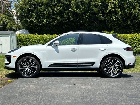 Certified 2026 Porsche Macan AWD/4WD image 2