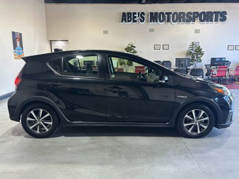 Used 2018 Toyota Prius C One image 4
