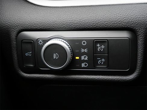 Certified 2022 Ford Explorer XLT w/ Equipment Group 202A image 23