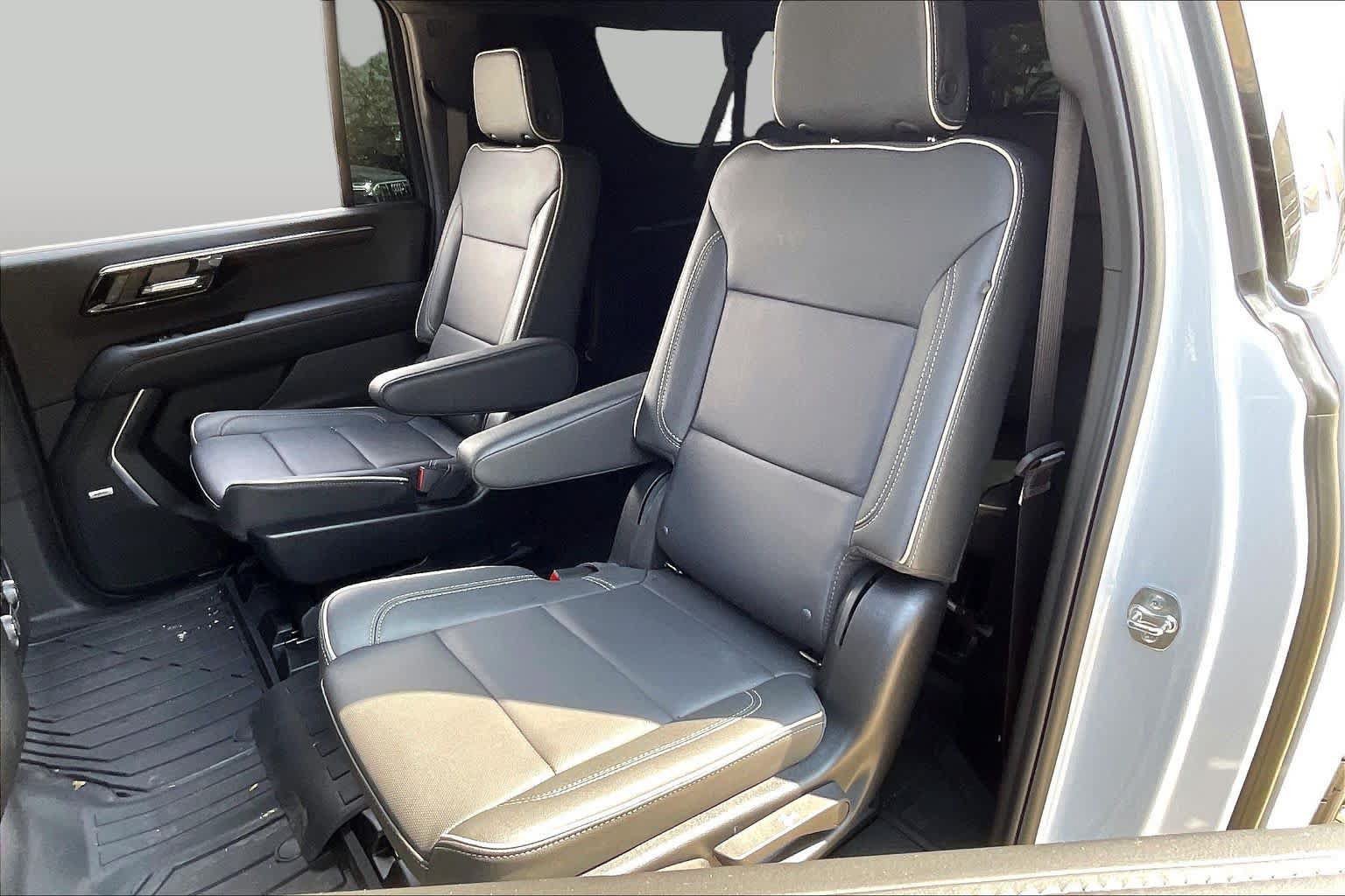 Used 2026 Chevrolet Suburban Premier w/ Sun And Tow Package RWD image 20
