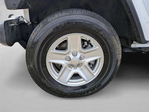 Used 2022 Jeep Gladiator Sport image 22