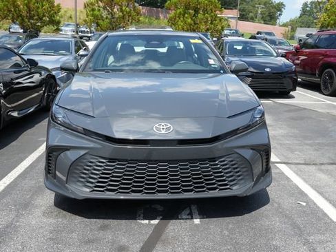 Used 2025 Toyota Camry SE FWD image 3