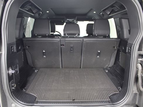 Used 2024 Land Rover Defender 110 S image 22