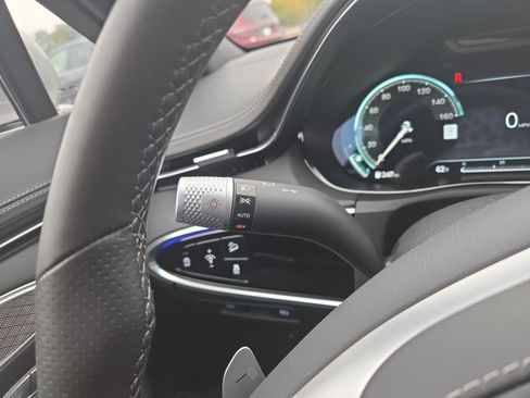 Used 2025 Genesis GV70 2.5T w/ Sport Prestige Package image 15