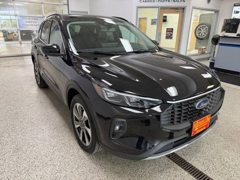 Used 2025 Ford Escape Platinum AWD/4WD image 4